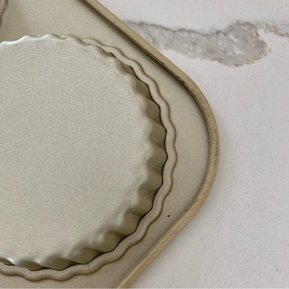 Williams Sonoma Goldtouch Pro Nonstick Mini Tart Pan , 6-Well - Picture 8 of 10